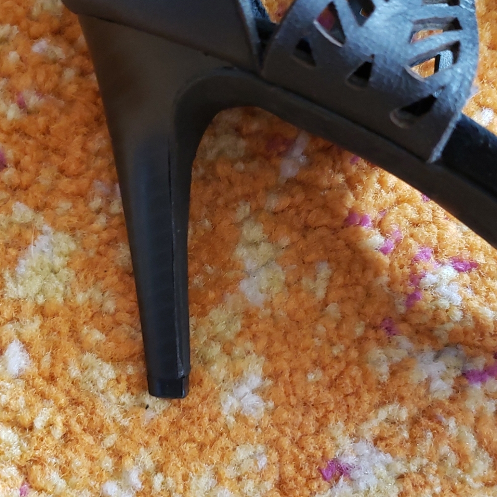 3"Heels - Picture 4 of 5